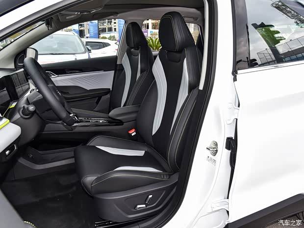 吉利汽车 缤越 2023款 缤越COOL 1.5TD DCT冠军版 吉利汽车 缤越 2023款 缤越COOL 1.5TD DCT冠军版