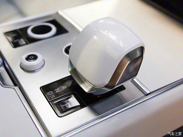 路虎(进口) 揽胜 2023款 SV Carmel Edition