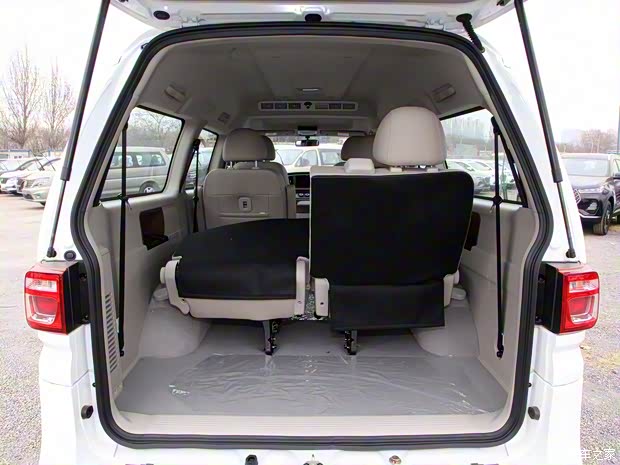 东风风行 菱智 2020款 M5 1.6L 7座基本型