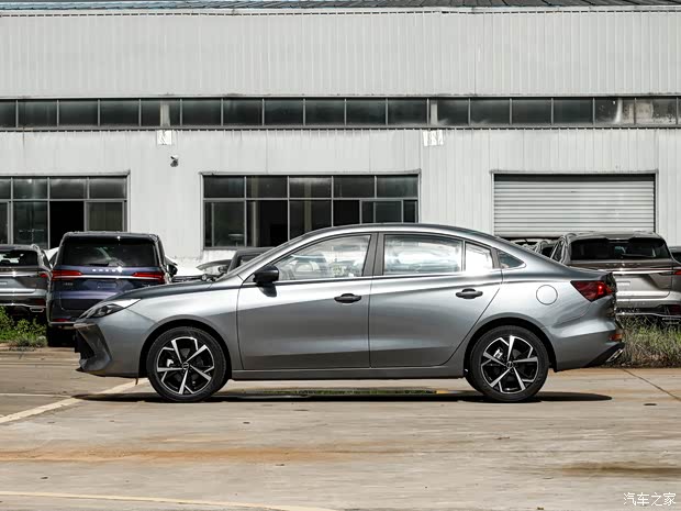 上汽集团 荣威i5 2023款 1.5L CVT高配版