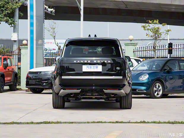 路虎(進(jìn)口) 攬勝 2024款 3.0 L6 400PS 典范加長(zhǎng)版