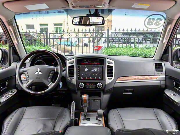 三菱(進(jìn)口) 帕杰羅(進(jìn)口) 2019款 3.0L 自動(dòng)尊貴版