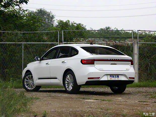 上汽通用五菱 新宝骏RC-5 2020款 1.5T 中配版