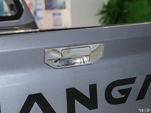 長(zhǎng)安汽車 長(zhǎng)安覽拓者 2023款 2.0T自動(dòng)四驅(qū)汽油旗艦型標(biāo)箱