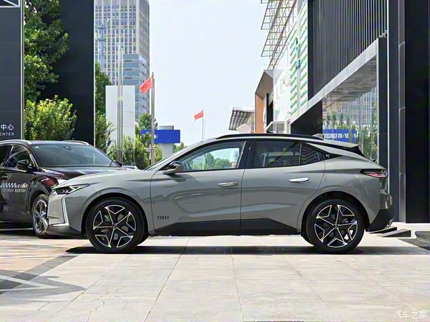 DS(进口) DS 4 2023款 1.6T 基本型 DS(进口) DS 4 2023款 1.6T 基本型