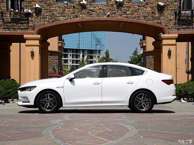 比亚迪 秦Pro新能源 2018款 DM 1.5TI 自动智联锐耀型 比亚迪 秦Pro新能源 2018款 DM 1.5TI 自动智联锐耀型