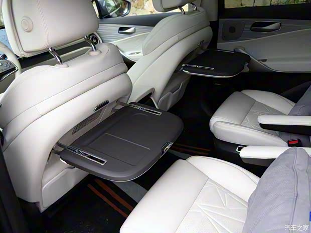 腾势汽车 腾势N8 2023款 基本型 腾势汽车 腾势N8 2023款 基本型