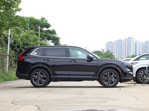 2024款 240TURBO 四驱尊耀版 5座 2024款 240TURBO 四驱尊耀版 5座