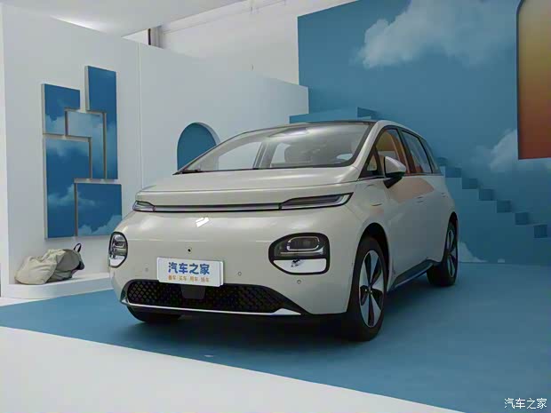 上汽通用五菱 宝骏云朵 2023款 460 灵犀版 上汽通用五菱 宝骏云朵 2023款 460 灵犀版