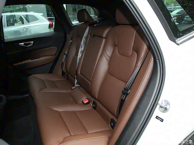 沃尔沃亚太 沃尔沃XC60 2024款 B5 四驱智远豪华版 沃尔沃亚太 沃尔沃XC60 2024款 B5 四驱智远豪华版