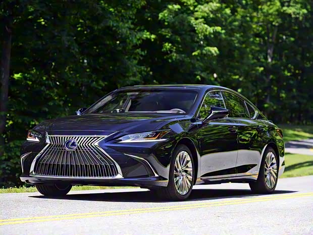 雷克萨斯 雷克萨斯ES 2018款 300h 行政版