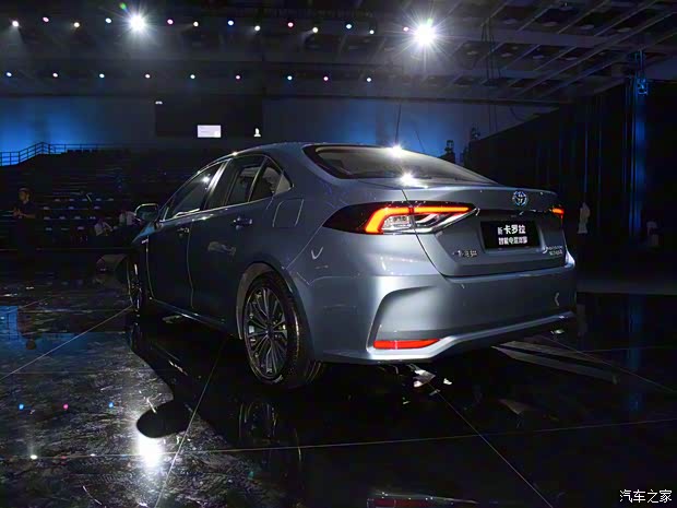 一汽丰田 卡罗拉 2023款 1.8L 智能电混双擎 旗舰版