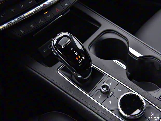 上汽通用凱迪拉克 凱迪拉克XT4 2022款 28T 四驅(qū)鉑金運動版