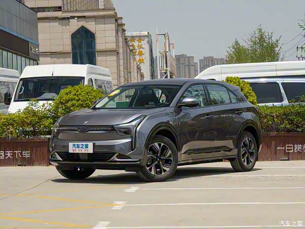 合众汽车 哪吒U 2022款 智400 三元锂 合众汽车 哪吒U 2022款 智400 三元锂