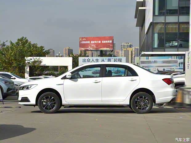 比亚迪 秦新能源 2021款 出行标准版