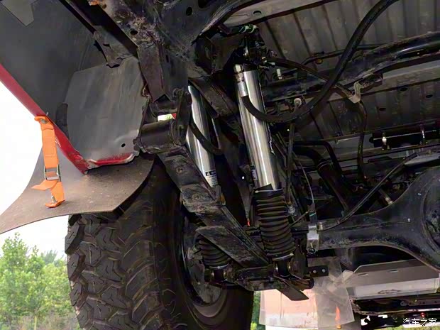 鄭州日產(chǎn) 納瓦拉 2017款 2.5L手動四驅(qū)旗艦版QR25