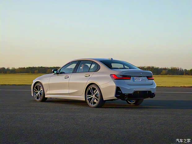 寶馬(進(jìn)口) 寶馬3系(進(jìn)口) 2023款 330i M Sport 歐洲版