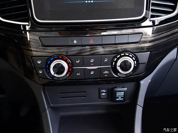 江西五十铃 D-MAX 2019款 3.0T四驱自动精英型4JJ1-TC HI