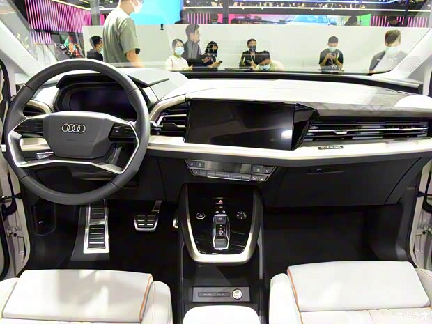 上汽奥迪 奥迪Q5 e-tron 2022款 40 e-tron 星耀型 锦衣套装 上汽奥迪 奥迪Q5 e-tron 2022款 40 e-tron 星耀型 锦衣套装