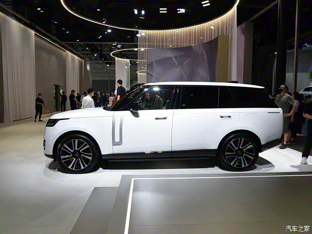 路虎(進(jìn)口) 攬勝新能源 2023款 插電混動 典范加長版