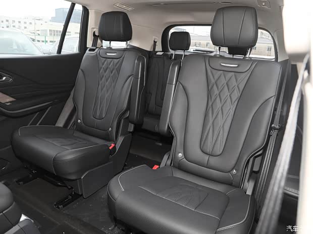 一汽紅旗 紅旗HS7 2023款 2.0T 自動四驅(qū)旗暢版 六座