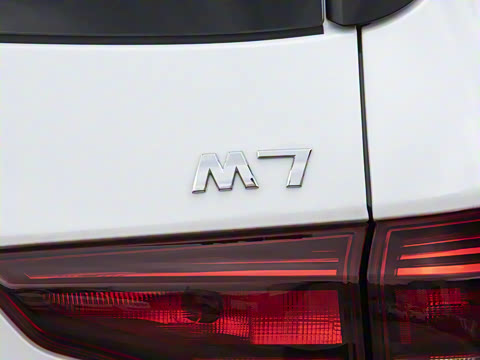 2023款 2.0L 长轴创享型 9座 2023款 2.0L 长轴创享型 9座