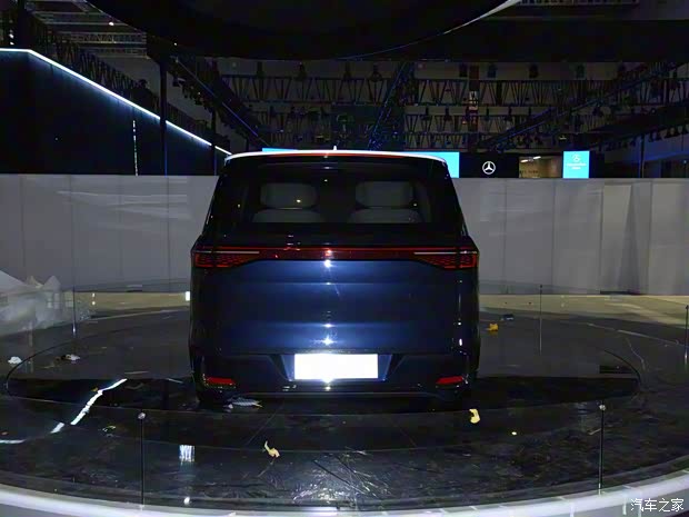 江汽集團(tuán) 瑞風(fēng)RF8 2023款 RF-M 概念車(chē)