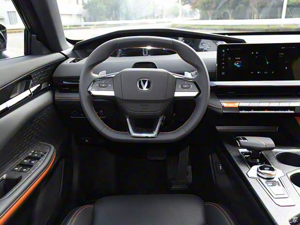 長(zhǎng)安汽車 長(zhǎng)安UNI-V 2022款 基本型