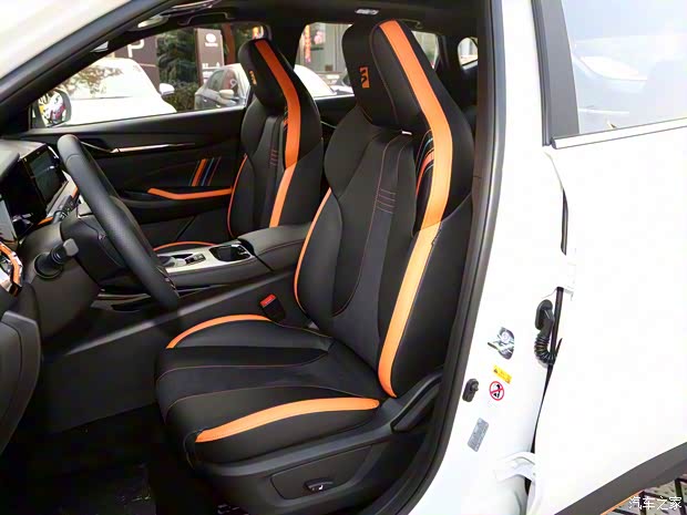 长安汽车 长安欧尚X5 2022款 1.5T DCT飓风音速版