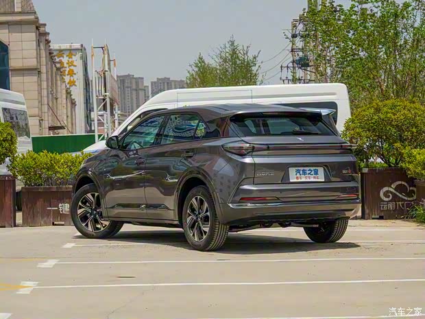 合众汽车 哪吒U 2022款 智400 三元锂 合众汽车 哪吒U 2022款 智400 三元锂