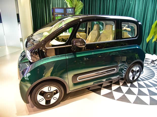 上汽通用五菱 宝骏KiWi EV 2021款 高定版时髦金