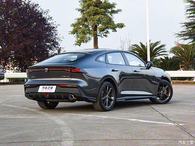 長(zhǎng)安汽車 長(zhǎng)安UNI-V 2022款 基本型