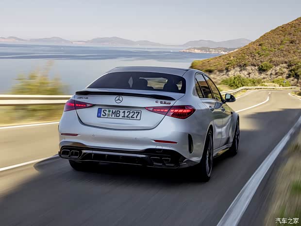 梅賽德斯-AMG 奔馳C級(jí)AMG新能源 2023款 AMG C 63 S 4MATIC