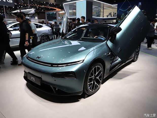 小鵬汽車 小鵬P7 2023款 P7i 610 鵬翼性能版