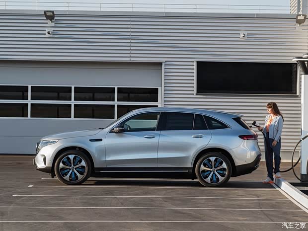 梅赛德斯-EQ 奔驰EQC 2018款 EQC 400 梅赛德斯-EQ 奔驰EQC 2018款 EQC 400