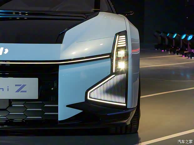 华人运通 高合HiPhi Z 2022款 原型车 华人运通 高合HiPhi Z 2022款 原型车