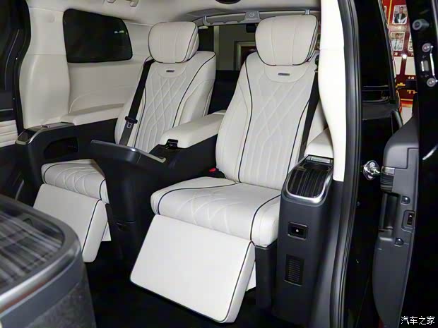 广汽乘用车 传祺M8 2021款 大师系列 390T 四座荣耀版 广汽乘用车 传祺M8 2021款 大师系列 390T 四座荣耀版