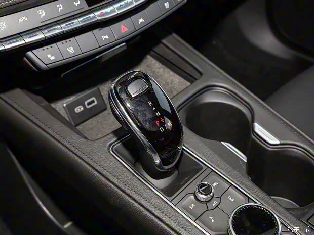 上汽通用凱迪拉克 凱迪拉克XT4 2023款 28T 兩驅(qū)尊貴型