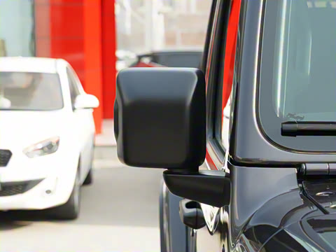 2022款 2.0T 高地四门版 2022款 2.0T 高地四门版