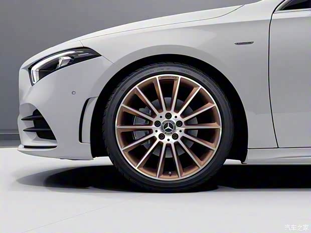 北京奔驰 奔驰A级 2018款 A 200 L 运动轿车先行特别版