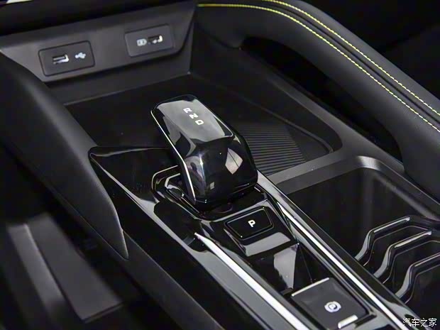 吉利汽车 缤越 2023款 缤越COOL 1.5TD DCT冠军版 吉利汽车 缤越 2023款 缤越COOL 1.5TD DCT冠军版