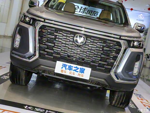 長(zhǎng)安汽車 長(zhǎng)安覽拓者 2023款 2.0T自動(dòng)四驅(qū)汽油旗艦型標(biāo)箱