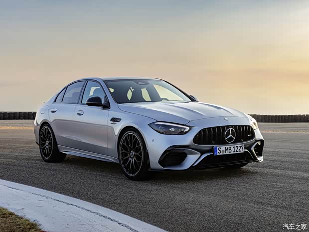 梅賽德斯-AMG 奔馳C級(jí)AMG新能源 2023款 AMG C 63 S 4MATIC