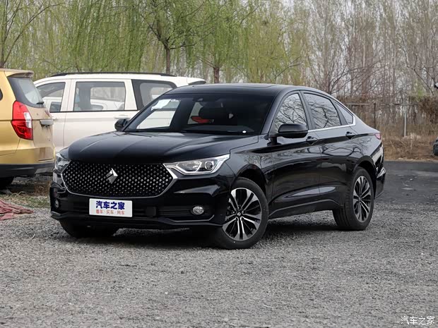 上汽通用五菱 新寶駿RC-6 2019款 1.5T CVT 24小時在線旗艦型