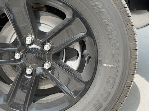 2022款 2.0T 高地四门版 2022款 2.0T 高地四门版