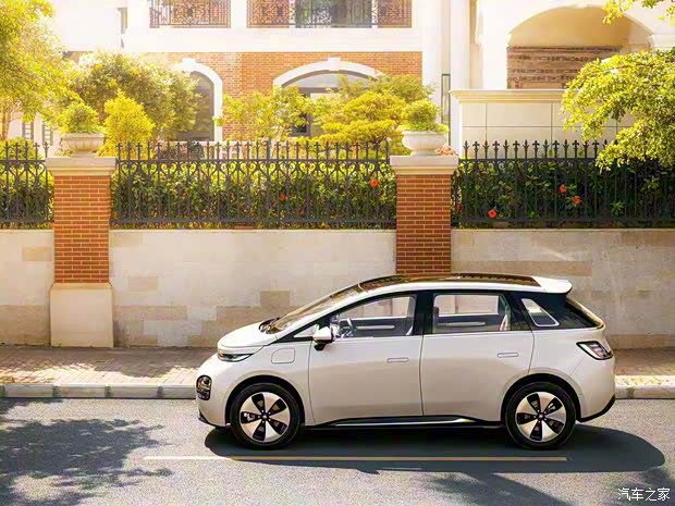 上汽通用五菱 宝骏云朵 2023款 基本型 上汽通用五菱 宝骏云朵 2023款 基本型