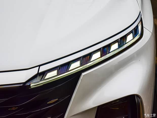 上汽集团 荣威RX5 eMAX 2022款 PHEV无畏尊荣版