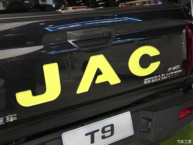 江淮汽车 悍途 2022款 2.0T绿魔版手动柴油四驱旗舰型标双HFC4DB2-2E