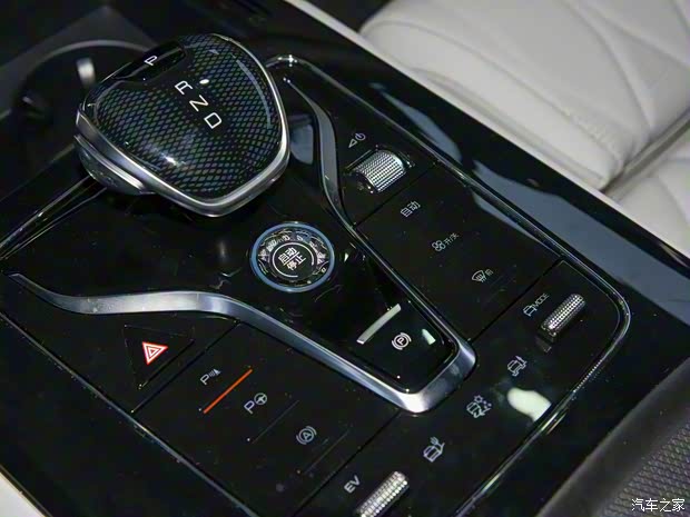 比亚迪 唐新能源 2022款 DM-p 215KM 四驱旗舰型