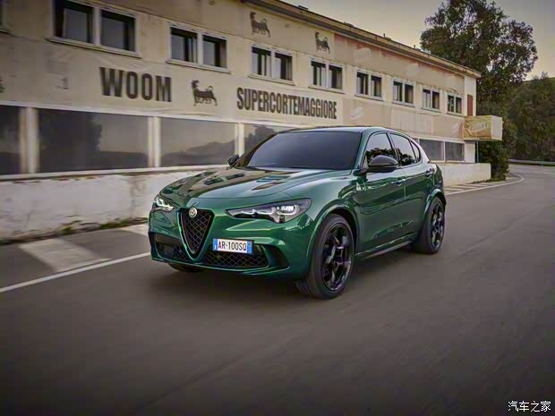 阿尔法·罗密欧 Stelvio斯坦维 2023款 Quadrifoglio 100° Anniversario 欧洲版 阿尔法·罗密欧 Stelvio斯坦维 2023款 Quadrifoglio 100° Anniversario 欧洲版